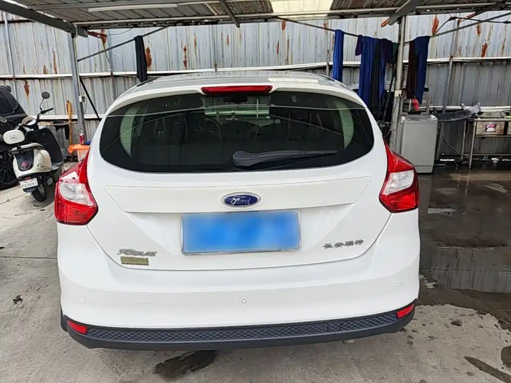 Focus Hatchback 1.6 L Auto Style