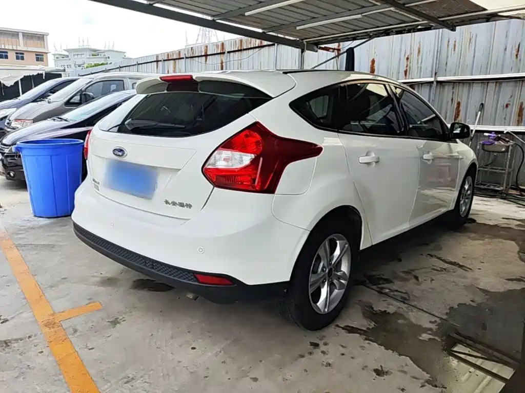 Focus Hatchback 1.6 L Auto Style