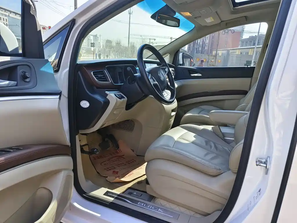 Buick GL8 28 T Distinguished CN-VI
