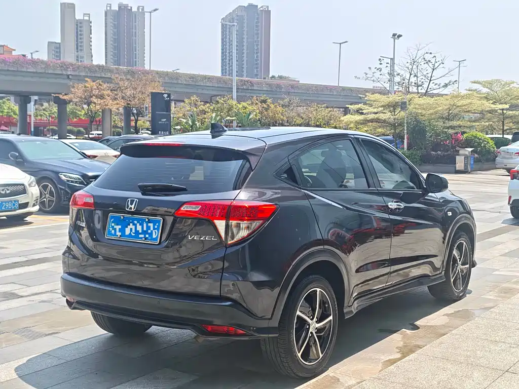 Vezel 1.5 L CVT Pioneer