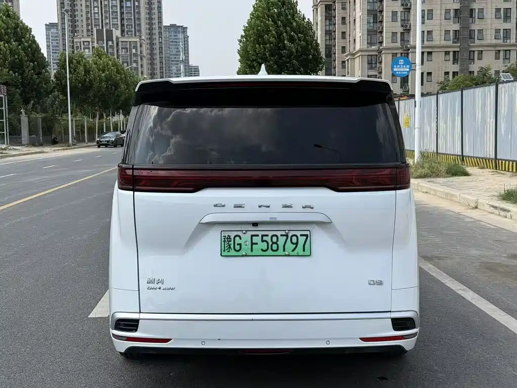 Denza D9 DM-i 970 4 WD Honored