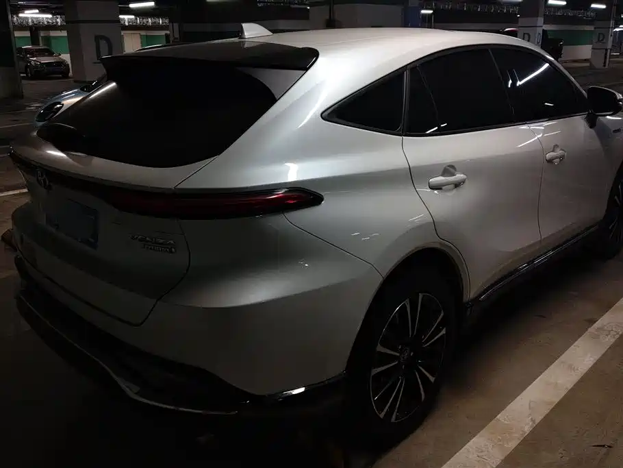 Venza 2.5 L Smart e-Hybrid Dual Engine 2 WD Distinguished