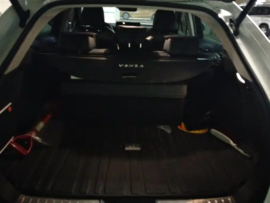 Venza 2.5 L Smart e-Hybrid Dual Engine 2 WD Distinguished