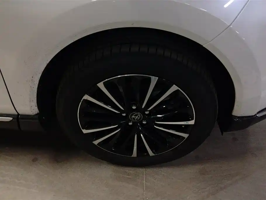 Venza 2.5 L Smart e-Hybrid Dual Engine 2 WD Distinguished