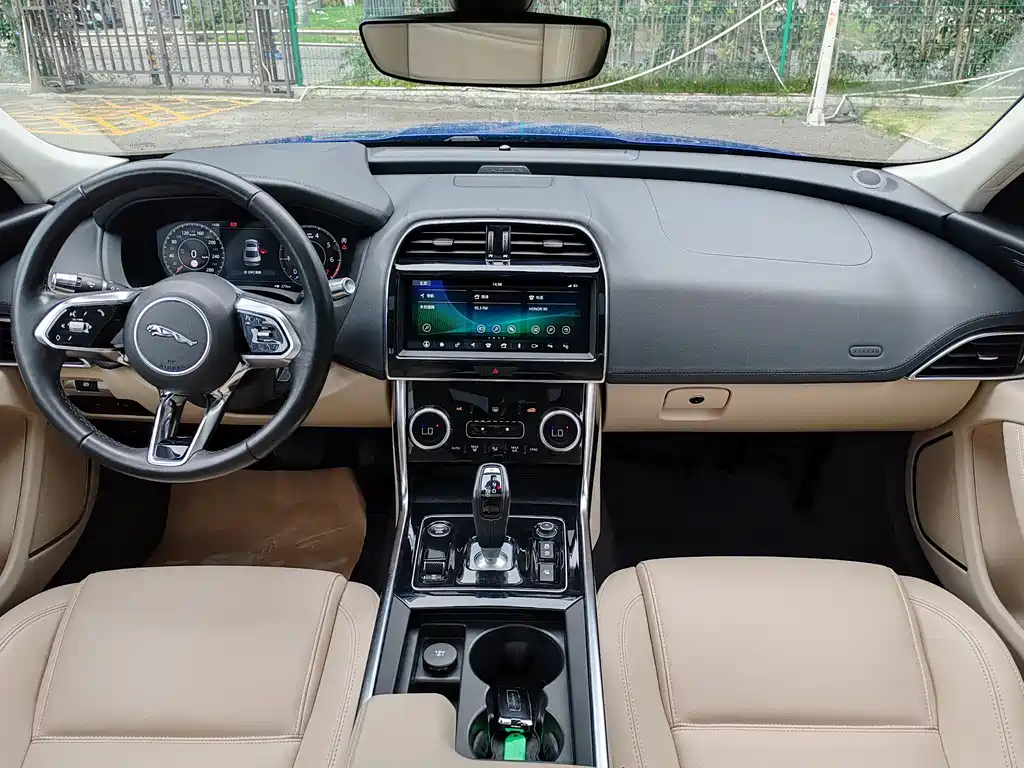 Jaguar XEL 2.0 T 250 PS SE Tech Grace