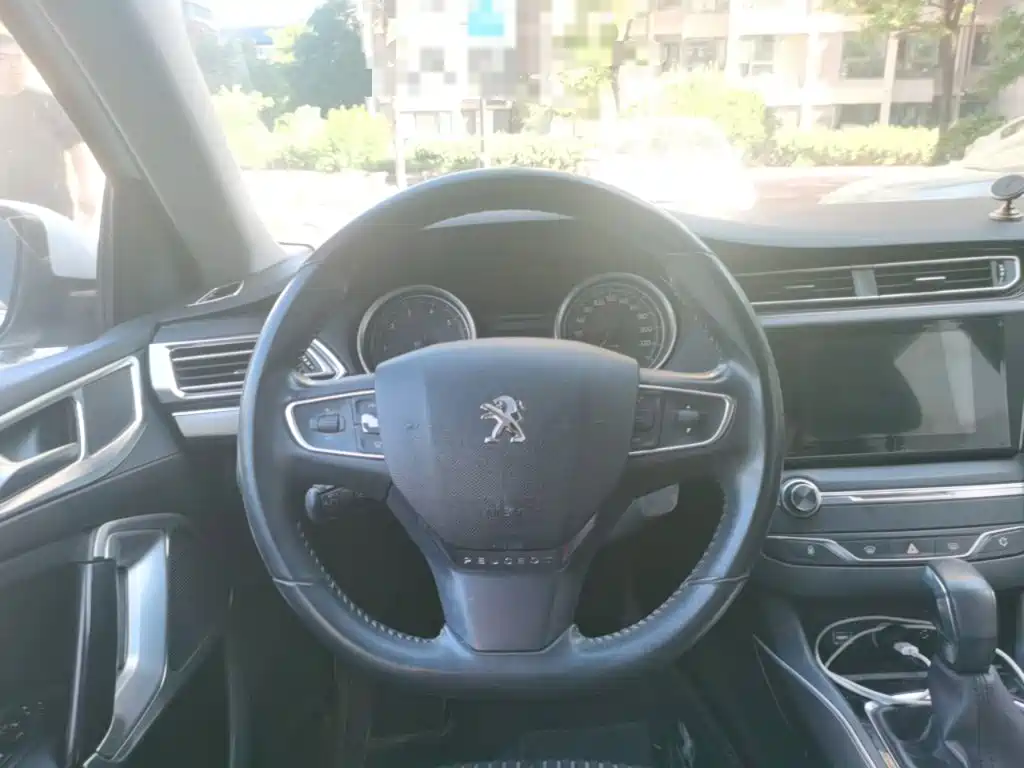 Peugeot 408 1.6 T Auto Luxury
