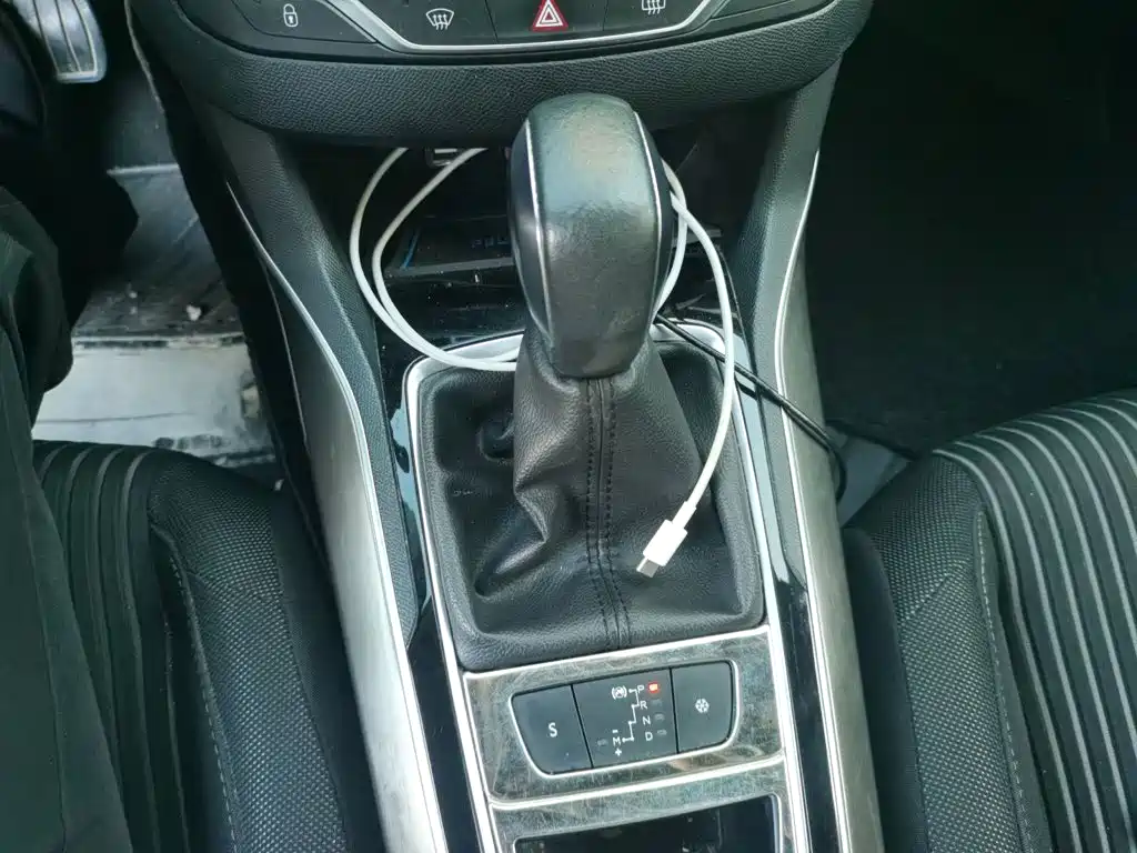 Peugeot 408 1.6 T Auto Luxury