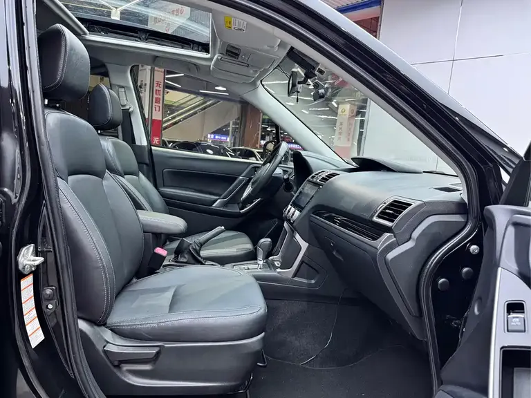 Subaru Forester 2.0 i Luxury Navigation