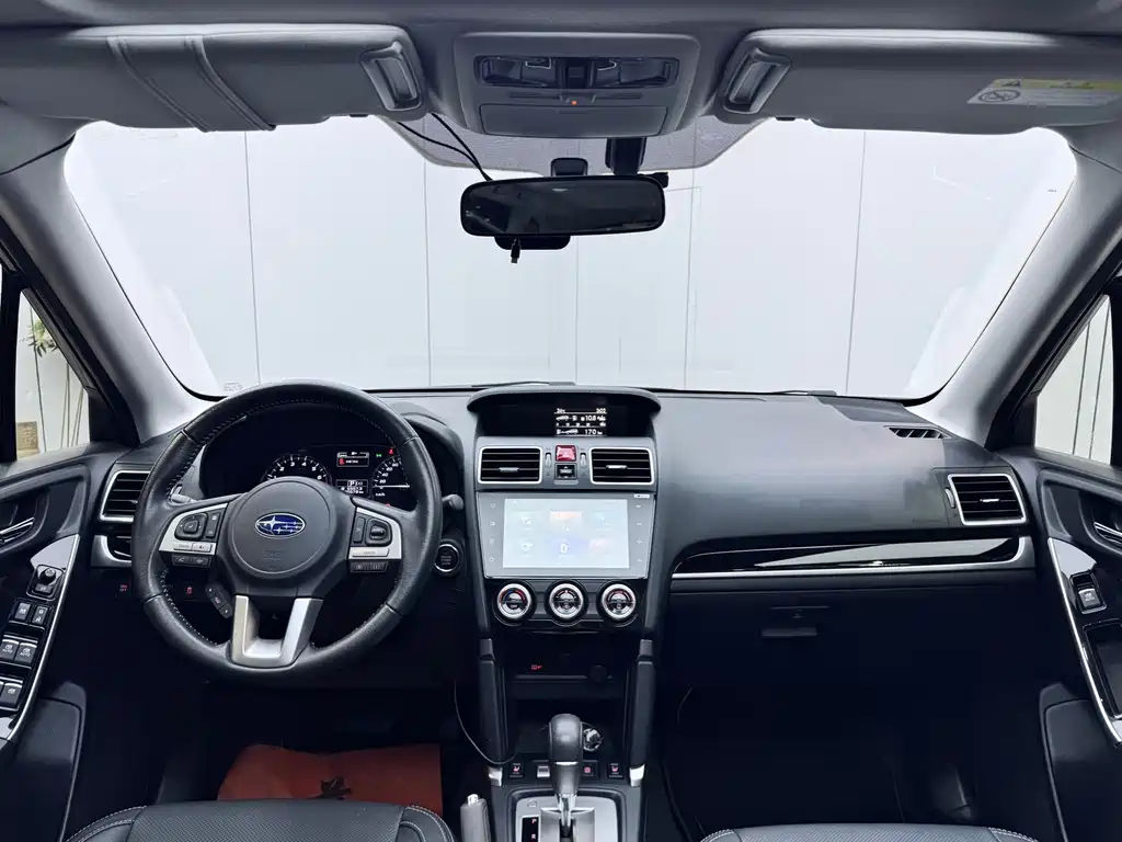 Forester 2.0 i Luxury Navigation