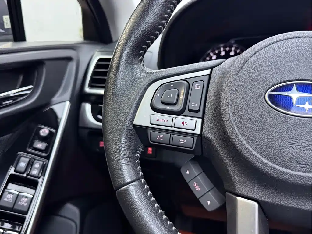 Forester 2.0 i Luxury Navigation
