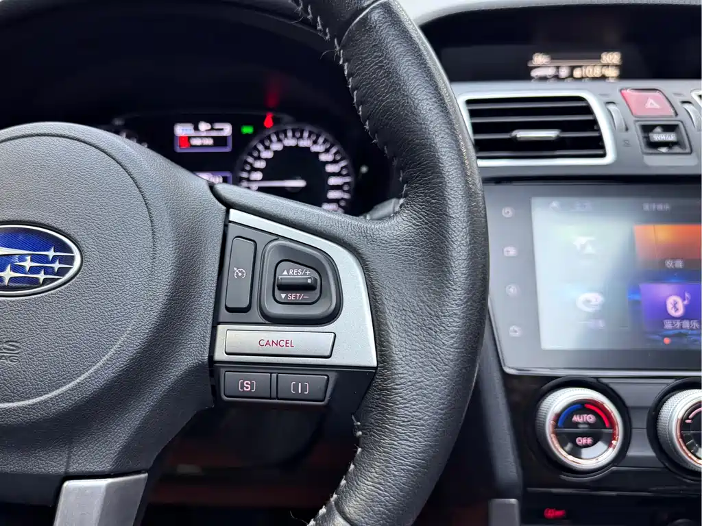 Forester 2.0 i Luxury Navigation
