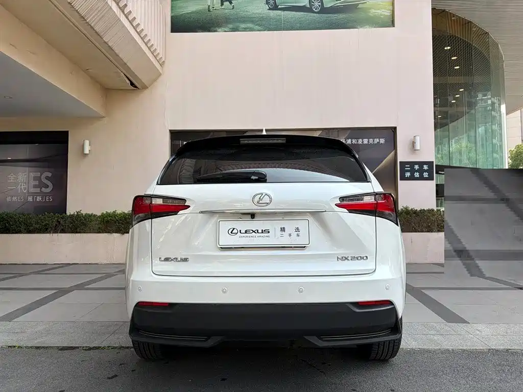 Lexus NX 200 FWD Sharp Travel