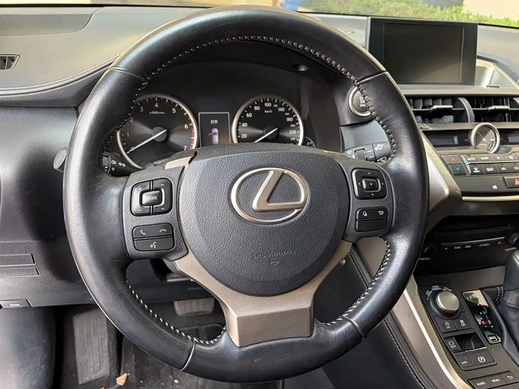 Lexus NX 200 FWD Sharp Travel