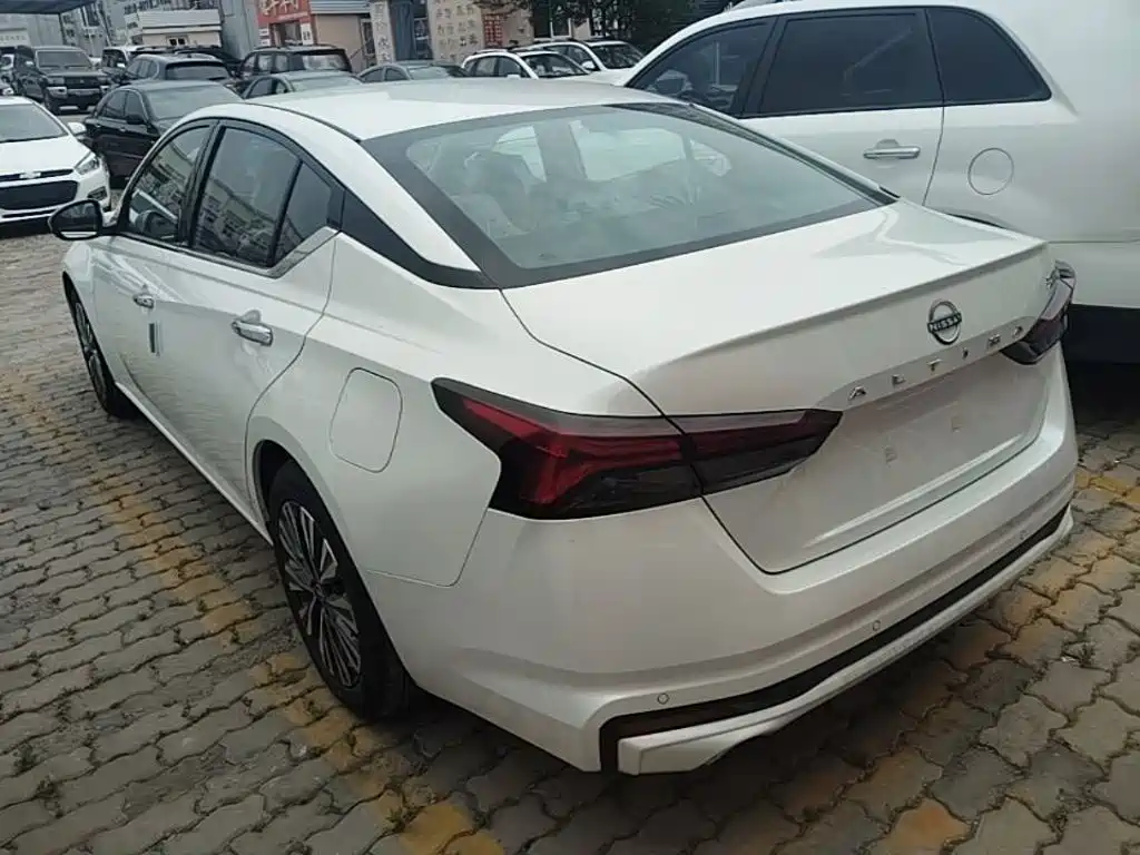 Teana 2.0 L XE Sincere