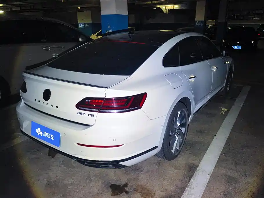 VW CC 380 TSI Dazzling Public Enjoyment