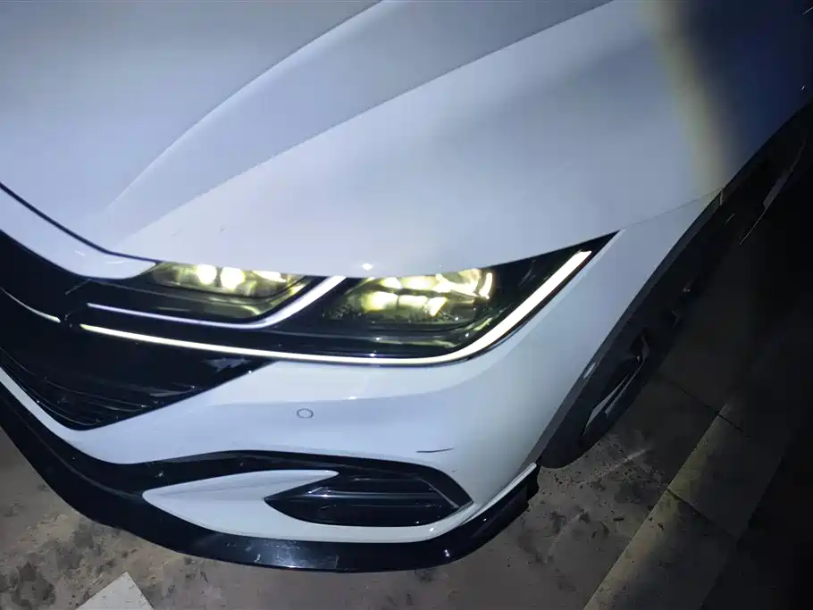 VW CC 380 TSI Dazzling Public Enjoyment