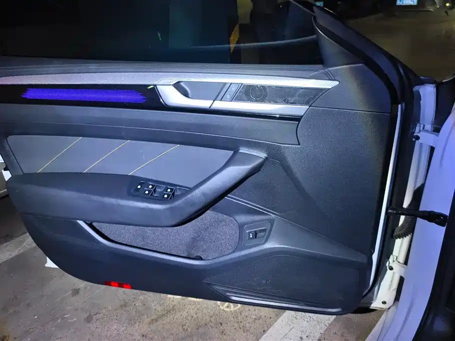 VW CC 380 TSI Dazzling Public Enjoyment