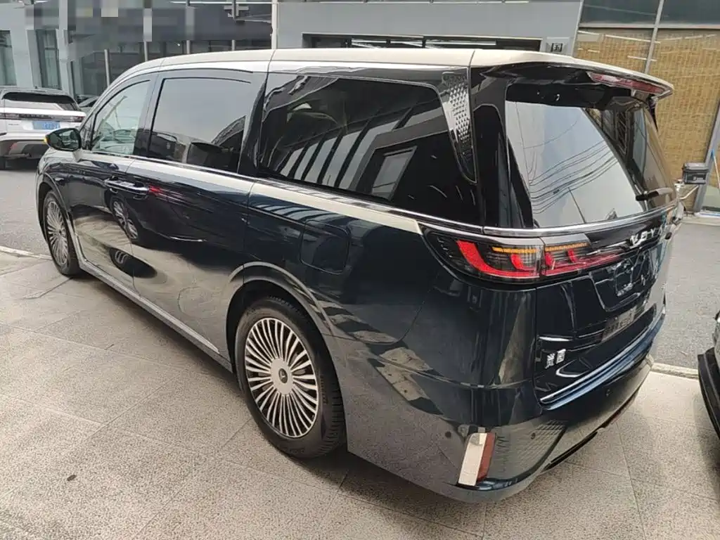 Voyah Dreamer PHEV 4 WD Flagship Qiankun