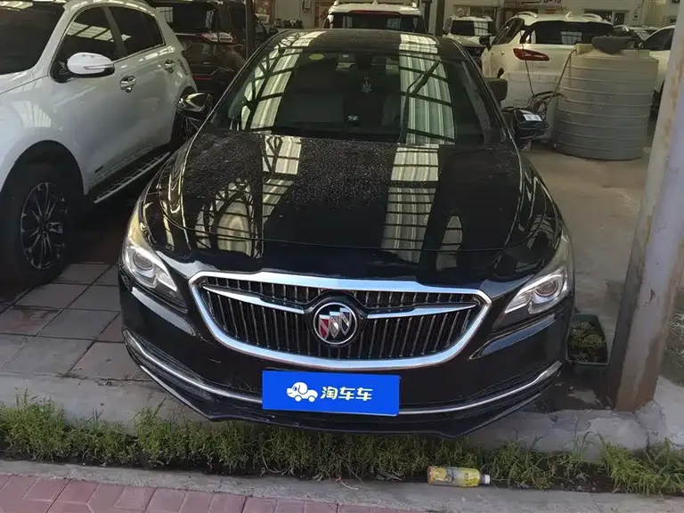 Buick LaCrosse 20 T Leading