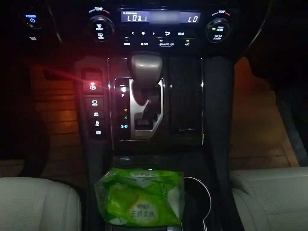 Lexus LM 300 h 7-seat Elegant