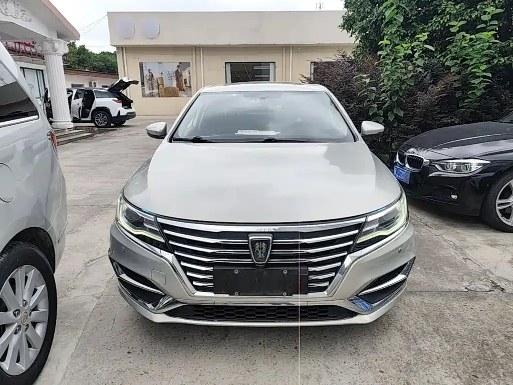 Roewe i6 NEV 45 T Hybrid Connected Smart Enjoyment