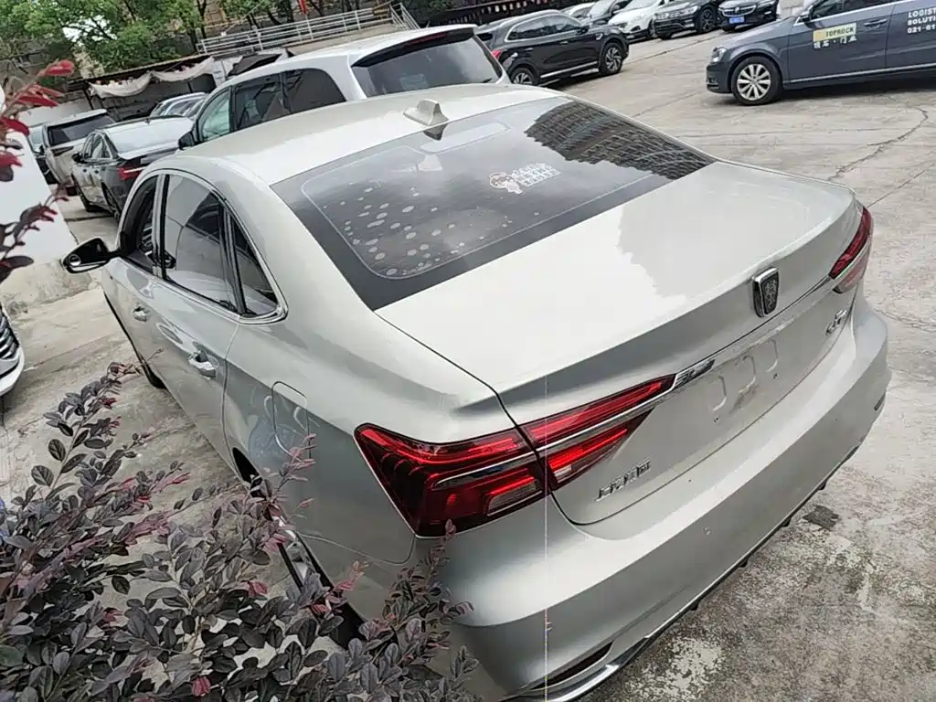 Roewe i6 NEV 45 T Hybrid Connected Smart Enjoyment
