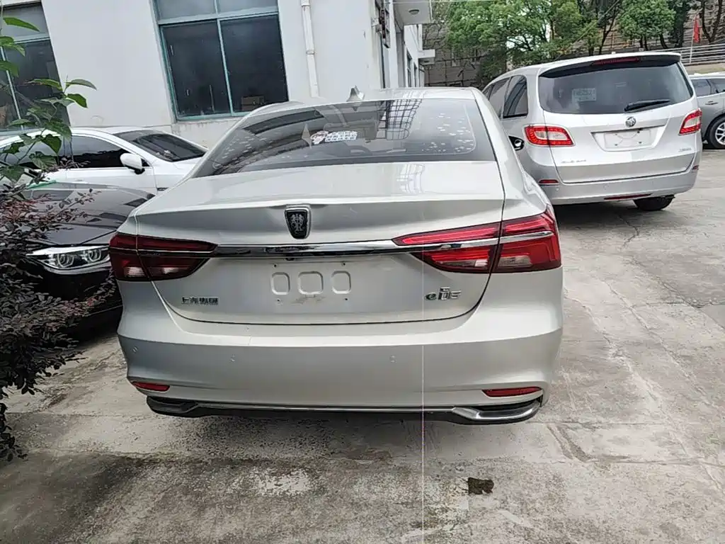 Roewe i6 NEV 45 T Hybrid Connected Smart Enjoyment