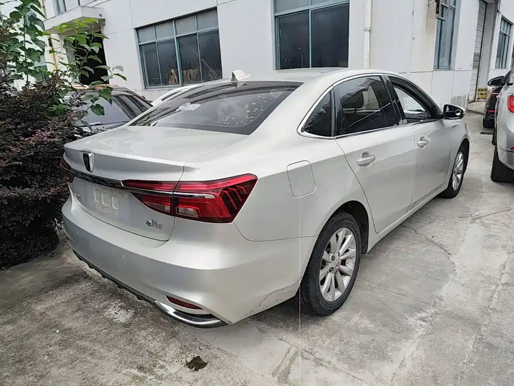 Roewe i6 NEV 45 T Hybrid Connected Smart Enjoyment