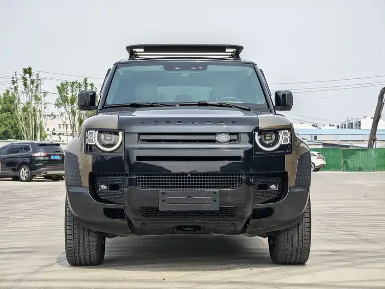 Land Rover Defender 110 P400 Dark Special Edition