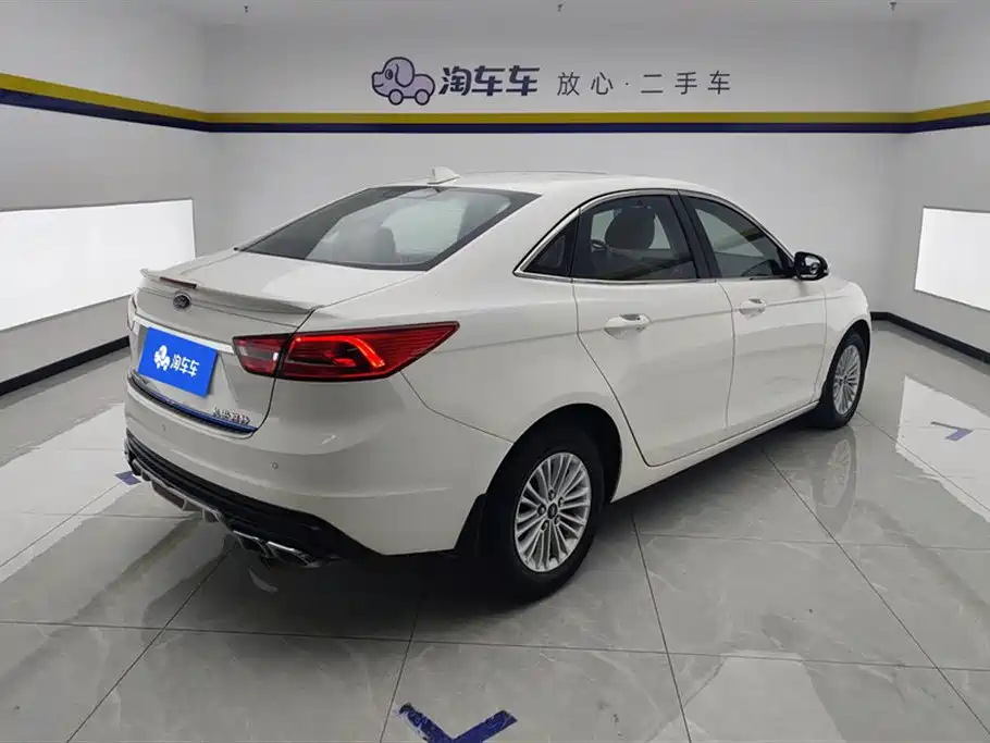 Escort Facelift 1.5 L Manual Comfort