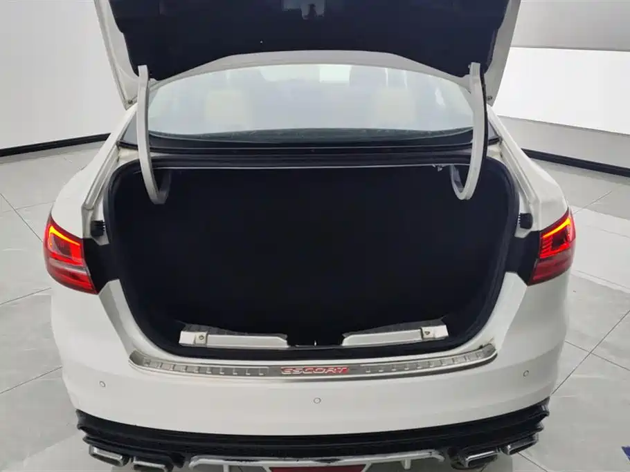 Escort Facelift 1.5 L Manual Comfort