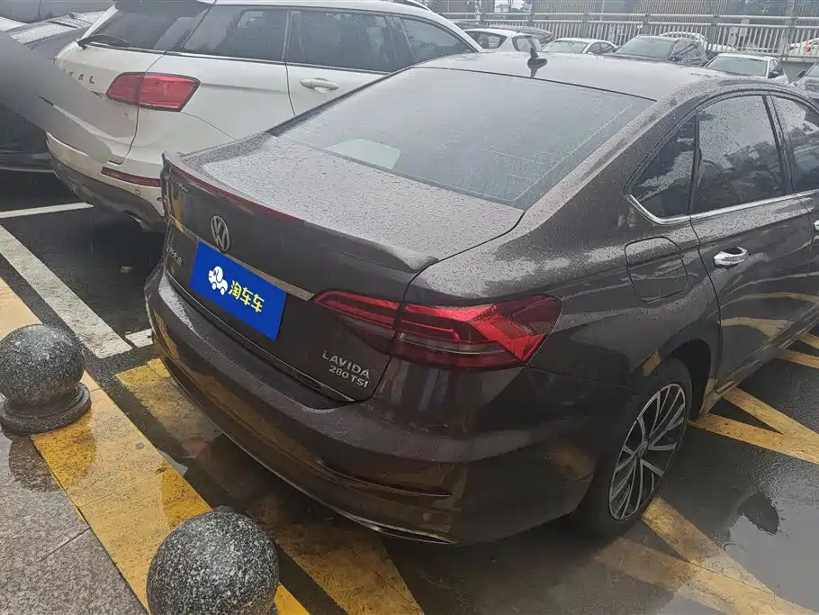 Lavida 280 TSI DSG Luxury CN-V
