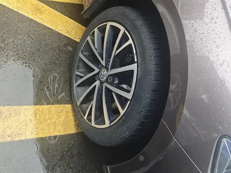 Lavida 280 TSI DSG Luxury CN-V