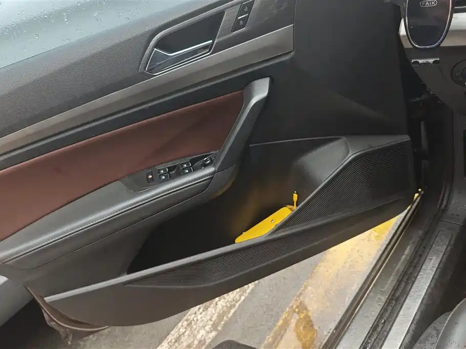 Lavida 280 TSI DSG Luxury CN-V
