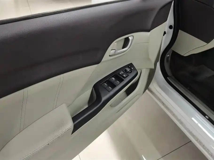 Civic 10 th Anniversary Commemorative 1.8 L Auto Comfort