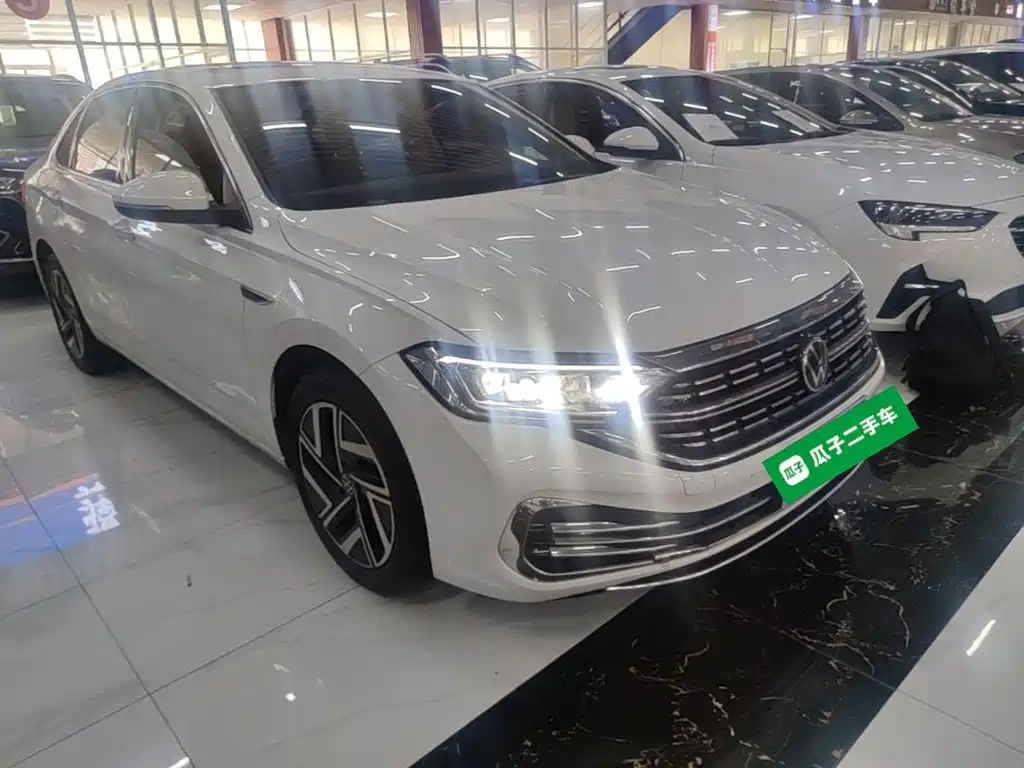 Sagitar 300 TSI DSG Transcend
