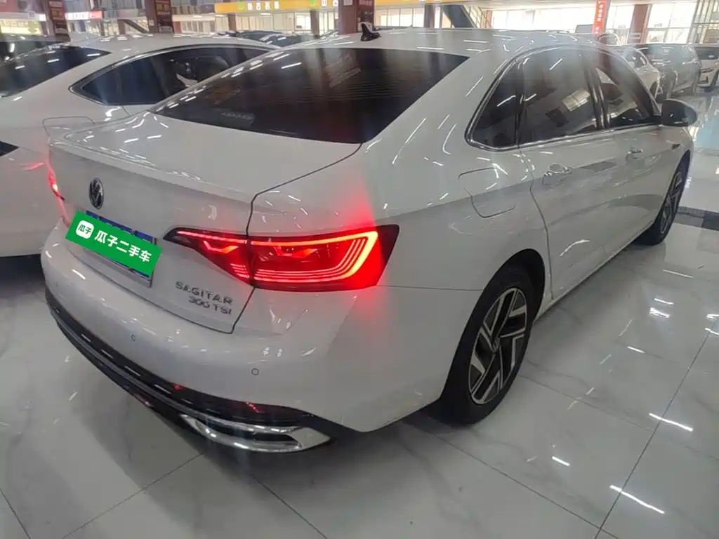 Sagitar 300 TSI DSG Transcend