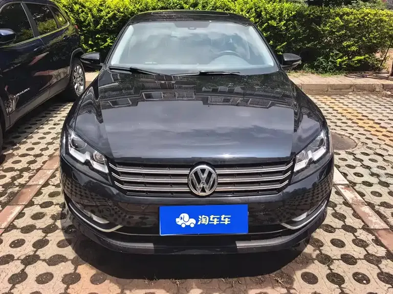 Volkswagen Passat 1.8 TSI DSG Royal