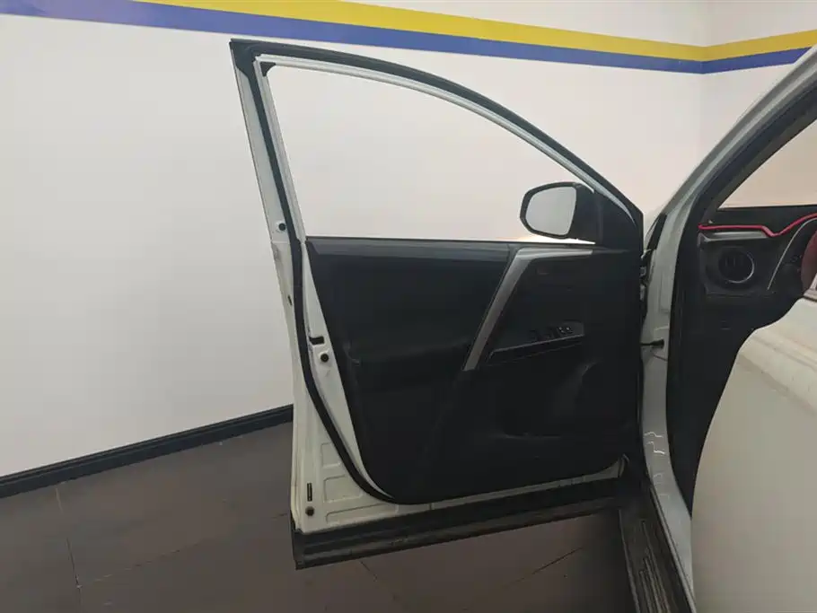 RAV4 2.0 L CVT 2 WD Style CN-VI