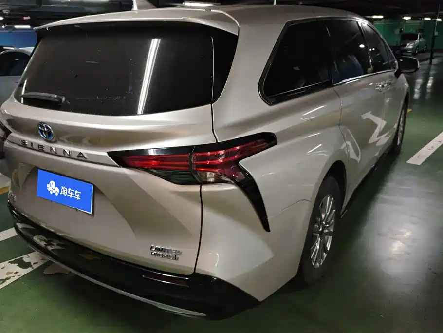 Sienna 2.5 L Hybrid Distinguished
