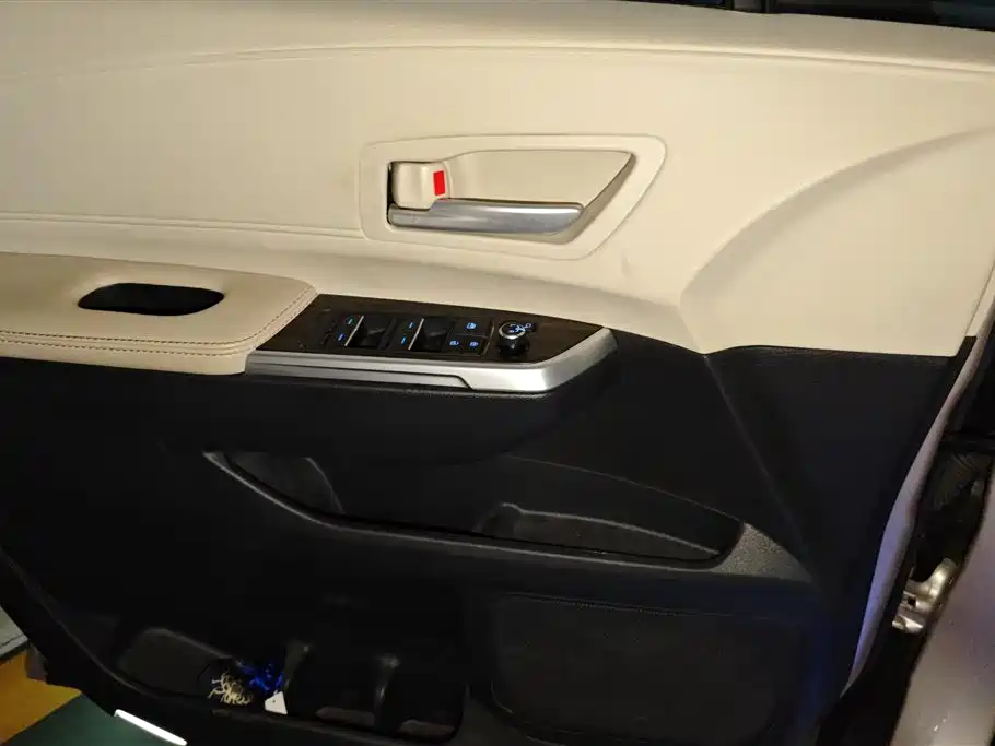 Sienna 2.5 L Hybrid Distinguished