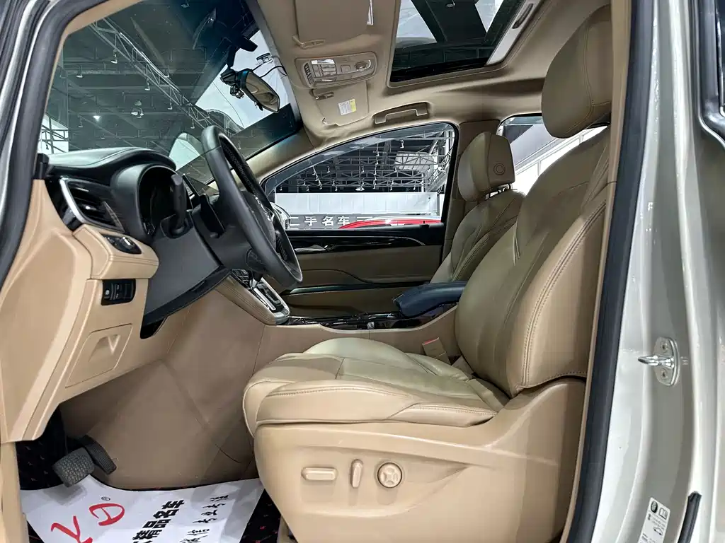 Buick GL8 ES 28 T Premium CN-V