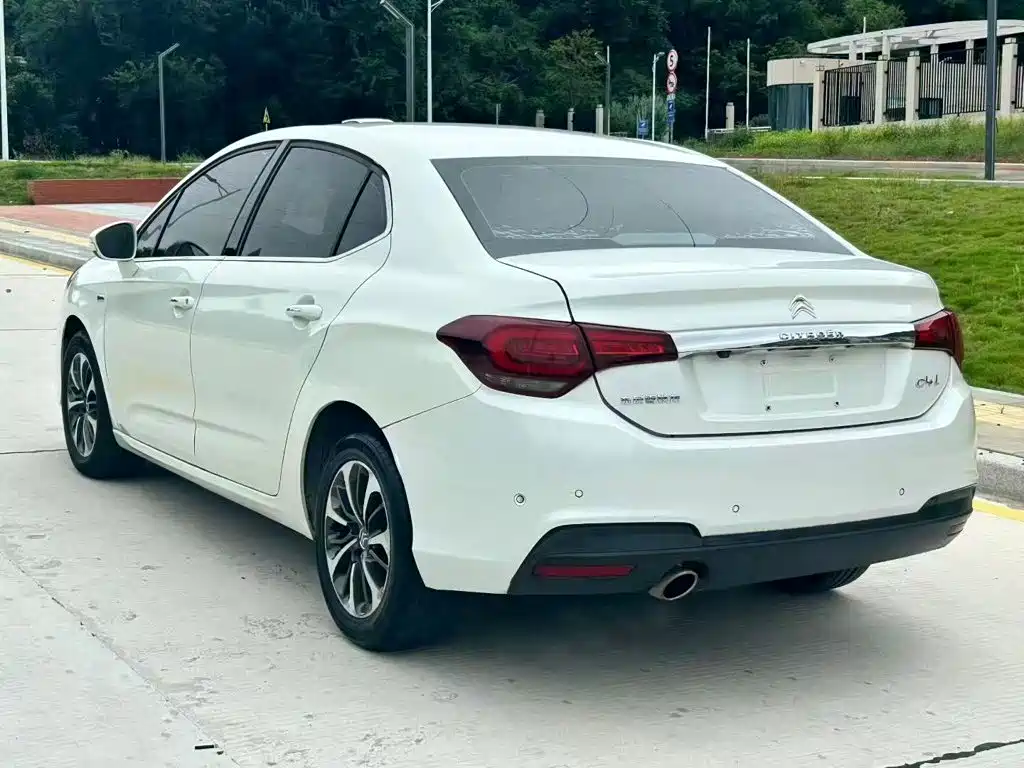 Citroen C4 L 1.2 T Auto Elite