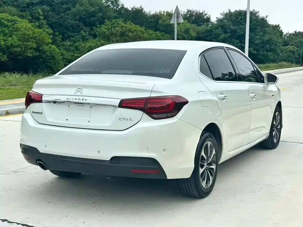 Citroen C4 L 1.2 T Auto Elite