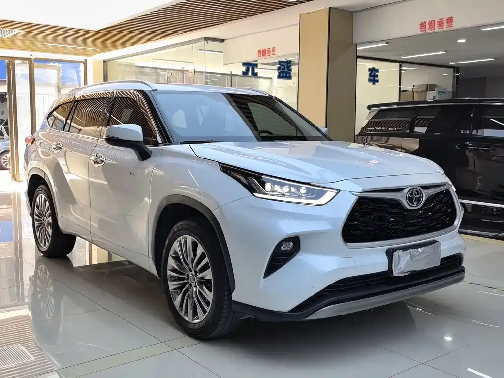 Highlander 2.5 L Smart e-Hybrid Dual Engine 2 WD Distinguished 7-seat