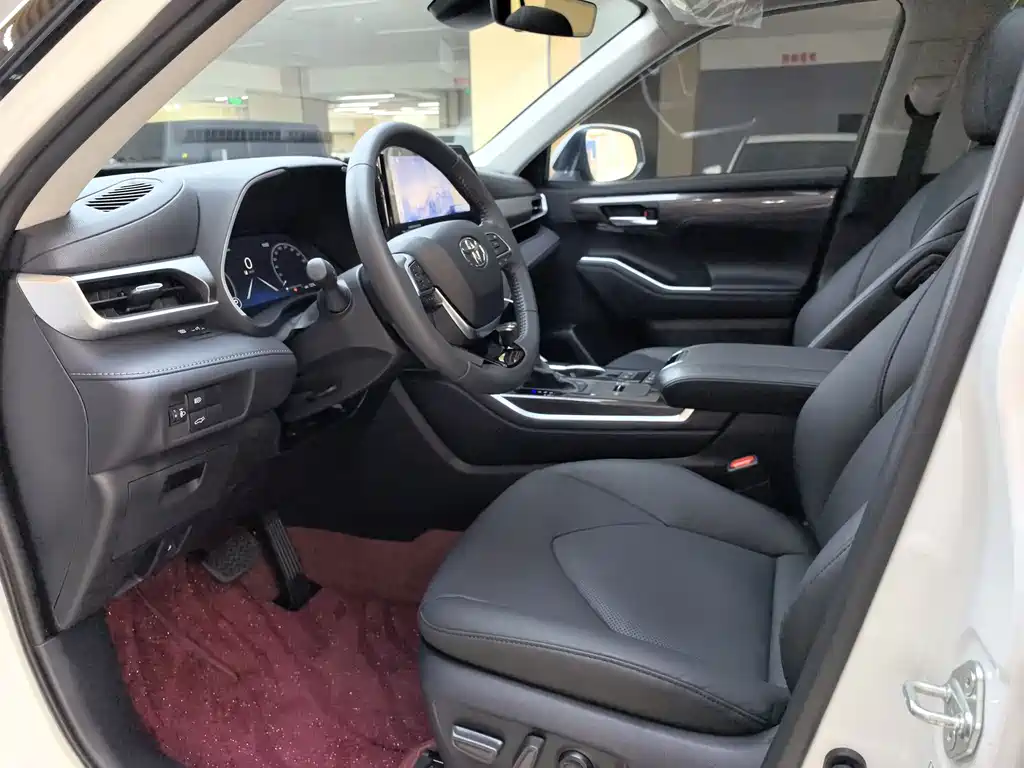 Highlander 2.5 L Smart e-Hybrid Dual Engine 2 WD Distinguished 7-seat