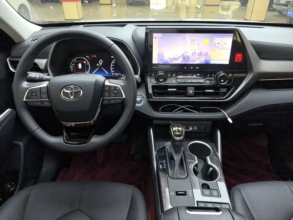 Highlander 2.5 L Smart e-Hybrid Dual Engine 2 WD Distinguished 7-seat