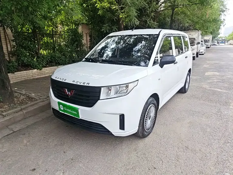 Wuling Hongguang PLUS 1.5 L Manual Standard 5-seat