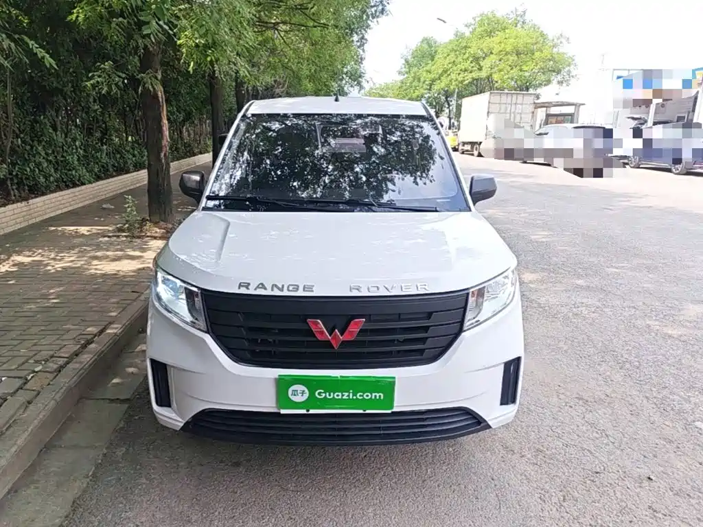 Wuling Hongguang PLUS 1.5 L Manual Standard 5-seat