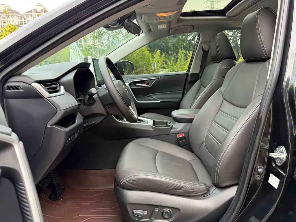 RAV4 Dual Engine 2.5 L E-CVT 2 WD Elite
